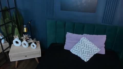 Emily Thyson online show from 10-03-25, 12:02