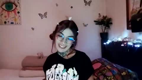 Snapshot of emilywhitee_ chatting on 12-11-24, 02:52 Valentina independent model online show from 12-11-24, 02:52