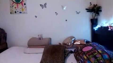 Snapshot of emilywhitee_ chatting on 12-13-24, 03:16 Valentina independent model online show from 12-13-24, 03:16