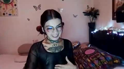 Snapshot of emilywhitee_ chatting on 12-16-24, 01:42 Valentina independent model online show from 12-16-24, 01:42