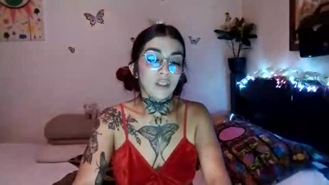 Snapshot of emilywhitee_ chatting on 12-16-24, 04:45 Valentina independent model online show from 12-16-24, 04:45