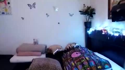 Snapshot of emilywhitee_ chatting on 12-17-24, 04:45 Valentina independent model online show from 12-17-24, 04:45