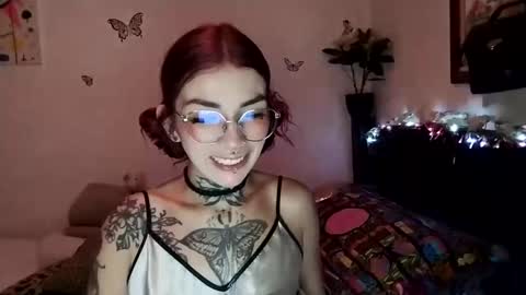 Snapshot of emilywhitee_ chatting on 01-09-25, 01:50 Valentina independent model online show from 01-09-25, 01:50