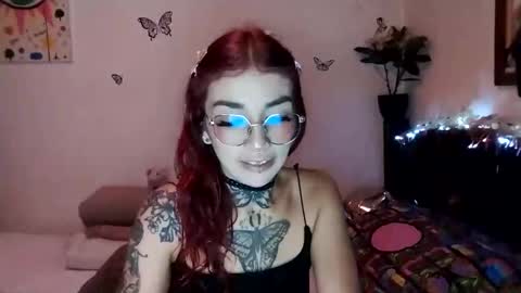 Snapshot of emilywhitee_ chatting on 01-11-25, 03:02 Valentina independent model online show from 01-11-25, 03:02