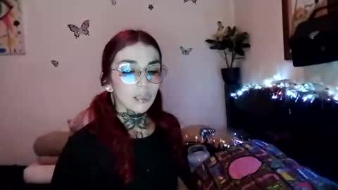 Snapshot of emilywhitee_ chatting on 01-28-25, 02:32 Valentina independent model online show from 01-28-25, 02:32