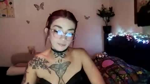 Snapshot of emilywhitee_ chatting on 02-11-25, 02:35 Valentina independent model online show from 02-11-25, 02:35