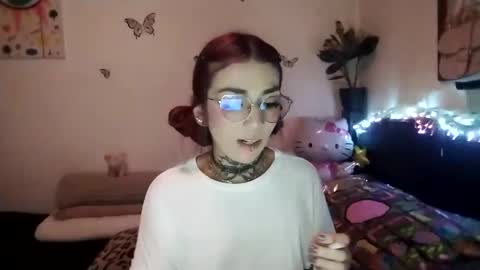 Snapshot of emilywhitee_ chatting on 02-22-25, 02:50 Valentina independent model online show from 02-22-25, 02:50