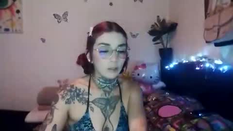 Snapshot of emilywhitee_ chatting on 02-28-25, 02:53 Valentina independent model online show from 02-28-25, 02:53