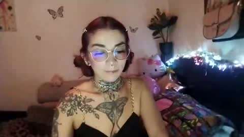 Snapshot of emilywhitee_ chatting on 03-10-25, 03:23 Valentina independent model online show from 03-10-25, 03:23