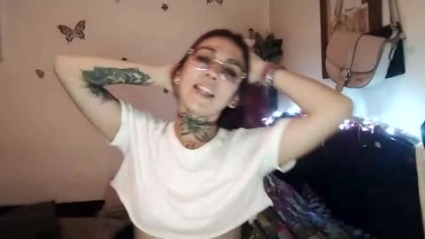 Snapshot of emilywhitee_ chatting on 09-11-25, 02:55 Valentina independent model online show from 09-11-25, 02:55