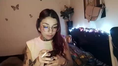 Snapshot of emilywhitee_ chatting on 09-12-25, 04:01 Valentina independent model online show from 09-12-25, 04:01