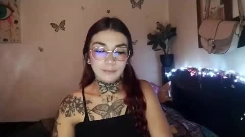 Snapshot of emilywhitee_ chatting on 09-20-25, 02:45 Valentina independent model online show from 09-20-25, 02:45