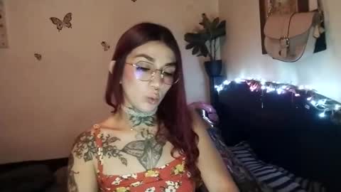 Snapshot of emilywhitee_ chatting on 10-08-25, 01:36 Valentina independent model online show from 10-08-25, 01:36