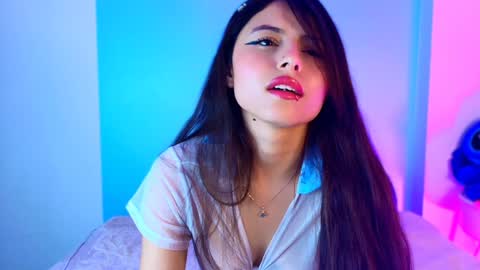 Snapshot of emilywithe_ chatting on 02-03-25, 03:53 online show from 02-03-25, 03:53