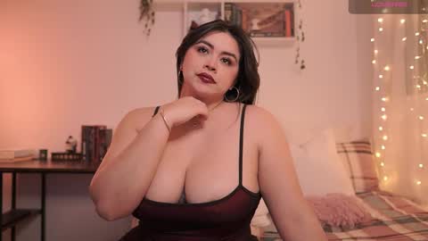 Snapshot of emilyxrose_ chatting on 02-27-25, 09:04 IG thickemmsss online show from 02-27-25, 09:04