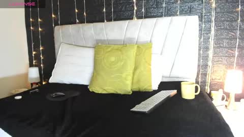 Snapshot of emilyy_sexy01 chatting on 12-06-24, 05:53 emilyy_sexy01 online show from 12-06-24, 05:53