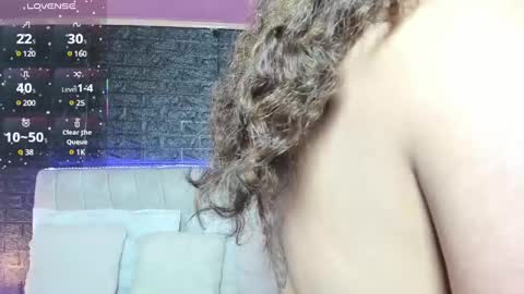 Snapshot of emilyy_sexy01 chatting on 02-07-25, 10:29 emilyy_sexy01 online show from 02-07-25, 10:29
