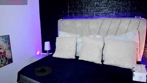 Snapshot of emilyy_sexy01 chatting on 02-20-25, 10:37 emilyy_sexy01 online show from 02-20-25, 10:37
