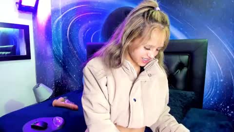 Snapshot of emilyy_sexy01 chatting on 03-01-25, 10:45 emilyy_sexy01 online show from 03-01-25, 10:45