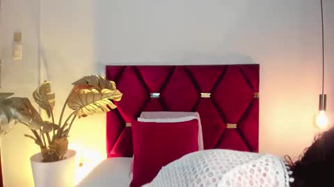 Snapshot of emilyywatson chatting on 10-15-25, 10:21 Emilyy Watson online show from 10-15-25, 10:21