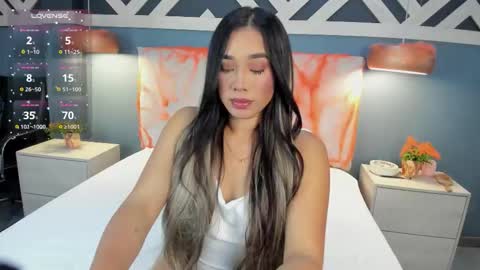 Snapshot of emilyzahar chatting on 10-11-25, 11:53 Emily online show from 10-11-25, 11:53