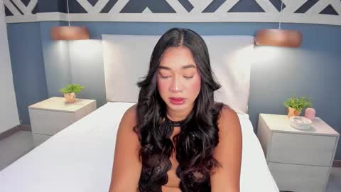 Snapshot of emilyzahar chatting on 11-17-25, 01:06 Emily online show from 11-17-25, 01:06