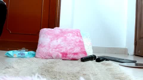 emilyzans07 online show from 01-15-25, 11:30