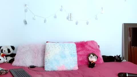 emilyzans07 online show from 02-01-25, 01:44