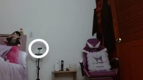 emilyzans07 online show from 09-19-25, 07:03