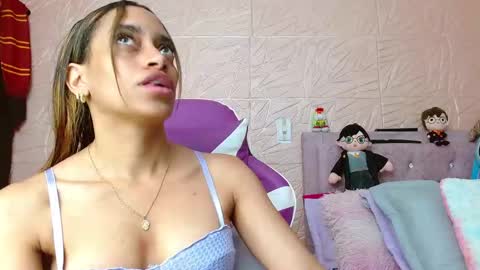 emilyzans07 online show from 09-26-25, 07:40