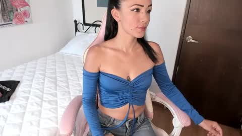 L i a    time online 7am - 1pm Gtm-5  online show from 10-20-25, 06:30