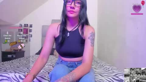 Snapshot of emma__15 chatting on 09-30-25, 07:41 emma online show from 09-30-25, 07:41