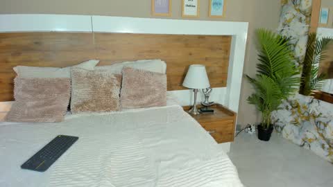 Snapshot of emma_bakker_ chatting on 12-20-24, 09:17 Emma online show from 12-20-24, 09:17