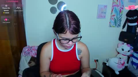 Snapshot of emma_boo_ chatting on 11-25-25, 05:57 emma_boo_ online show from 11-25-25, 05:57