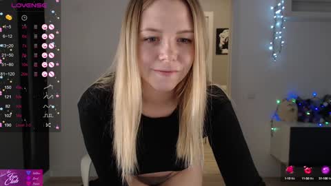 Snapshot of emma_bryan chatting on 12-11-24, 10:58 Emma online show from 12-11-24, 10:58