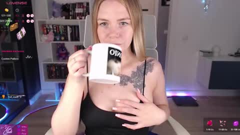 Snapshot of emma_bryan chatting on 09-18-25, 08:55 Emma online show from 09-18-25, 08:55