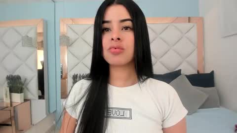 Snapshot of emma_castilloo chatting on 09-22-25, 04:58 Emma Castillo online show from 09-22-25, 04:58