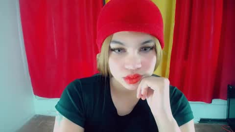 Snapshot of emma_diva chatting on 01-17-25, 03:53 emma online show from 01-17-25, 03:53