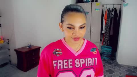 Snapshot of emma_diva chatting on 09-17-25, 10:11 emma online show from 09-17-25, 10:11