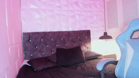 emma_dl2 online show from 12-03-24, 08:17