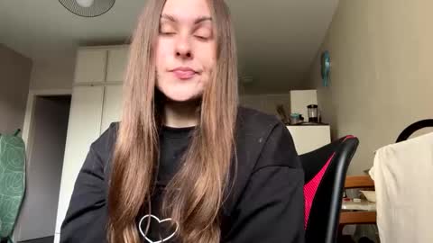 emma_just online show from 02-11-25, 10:48