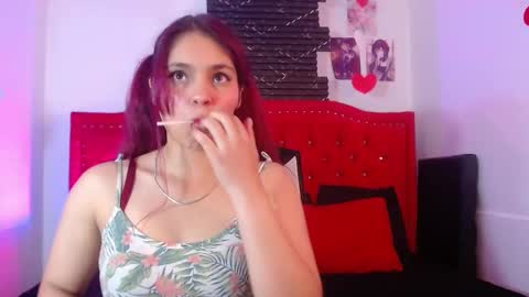 Snapshot of emma_lenox chatting on 10-16-25, 02:40 Sara online show from 10-16-25, 02:40