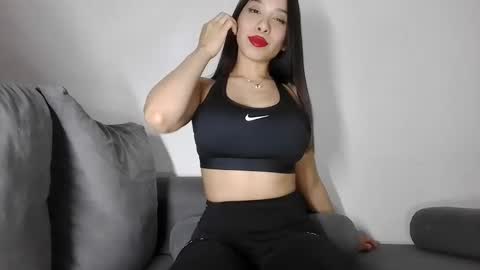 Snapshot of emma_lovv chatting on 01-22-25, 02:04 Emma 3 online show from 01-22-25, 02:04