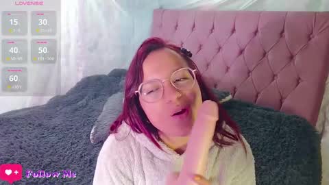 Snapshot of emma_luna1986 chatting on 12-23-24, 04:01 Emma online show from 12-23-24, 04:01