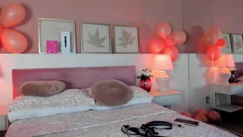 Snapshot of emma_mb chatting on 10-21-25, 05:08 Emma online show from 10-21-25, 05:08