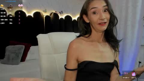 Snapshot of emma_mendoza chatting on 10-14-25, 12:17 Emma online show from 10-14-25, 12:17