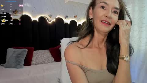 Snapshot of emma_mendoza chatting on 10-20-25, 12:05 Emma online show from 10-20-25, 12:05