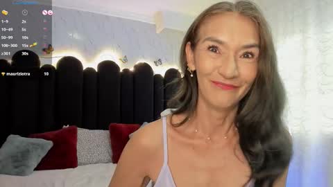 Snapshot of emma_mendoza chatting on 10-23-25, 12:04 Emma online show from 10-23-25, 12:04