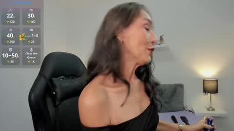 Snapshot of emma_mendoza chatting on 11-18-25, 12:09 Emma online show from 11-18-25, 12:09