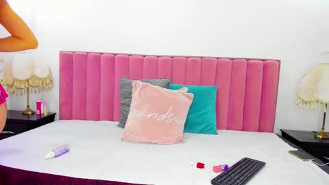 Snapshot of emma_moore8 chatting on 11-10-25, 08:30 Emma online show from 11-10-25, 08:30